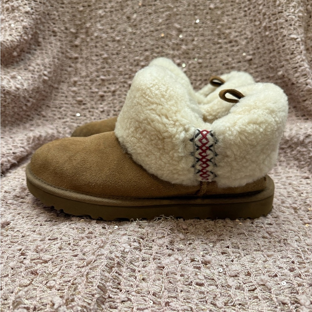 UGGS Women’s Size 6 - Picture 9 of 13